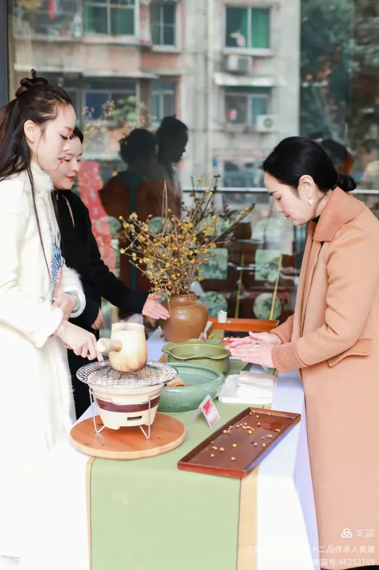 蒙顶山茶艺天风十二品传承人黄媛